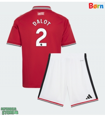 Manchester United Diogo Dalot #2 Replika Babytøj Hjemmebanesæt Børn 2026-27 Kortærmet (+ Korte bukser)